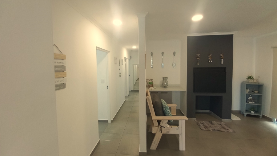 4 Bedroom Property for Sale in Sandy Point Western Cape